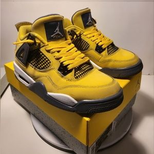 Jordan 4 lightnings